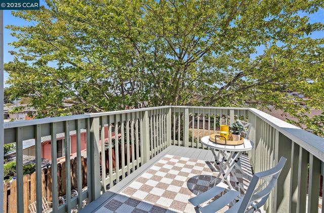 2283 Greenwich Rd, San Pablo CA: https://media.crmls.org/mediaz/36be0aa7-30ce-4530-bb13-c4a9b75dc4e3.jpg