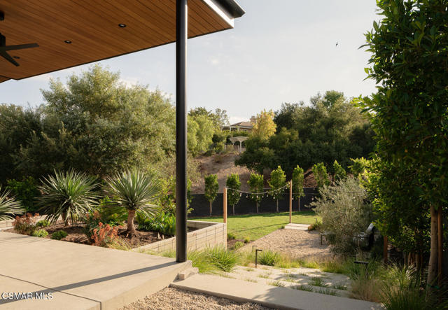 821 Emerson Street, Thousand Oaks CA: https://media.crmls.org/mediaz/36be4182-a73a-4bee-bb9b-63179e5640c3.jpg