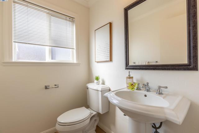 702 Sylvaner Dr, Pleasanton CA: https://media.crmls.org/mediaz/36be93e6-8975-42f0-b502-f855c59f453b.jpg