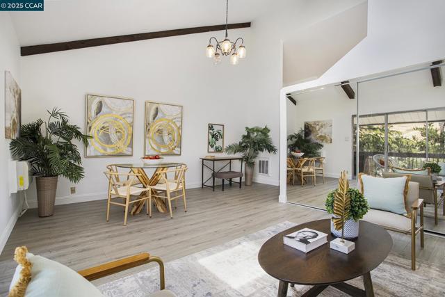2075 Ascot Dr, Moraga CA: https://media.crmls.org/mediaz/36bede6a-1bd0-4624-bc60-c27c79e84a87.jpg