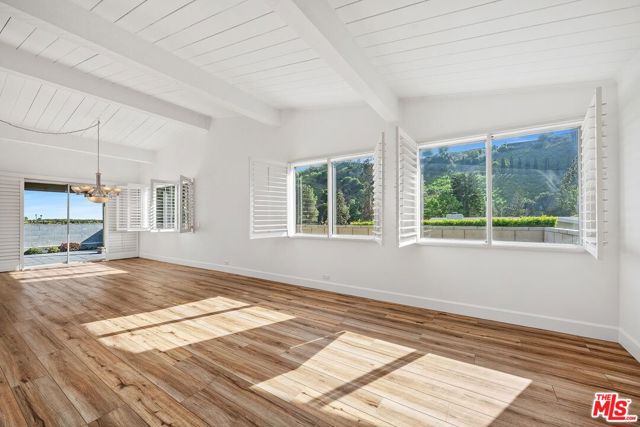 1224 El Hito Circle, Pacific Palisades CA: https://media.crmls.org/mediaz/36bee1f0-160a-4809-99ee-2690e900b9b1.jpg