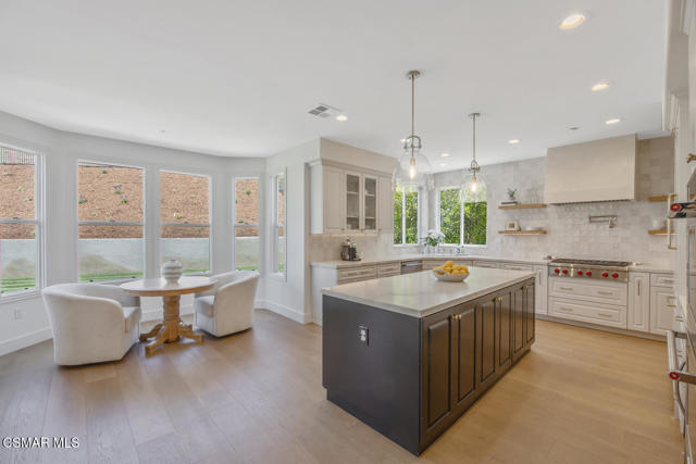 1615 Vista Oaks Way, Westlake Village CA: https://media.crmls.org/mediaz/36c018bc-5cda-45a8-a3ab-e3ce24382e89.jpg
