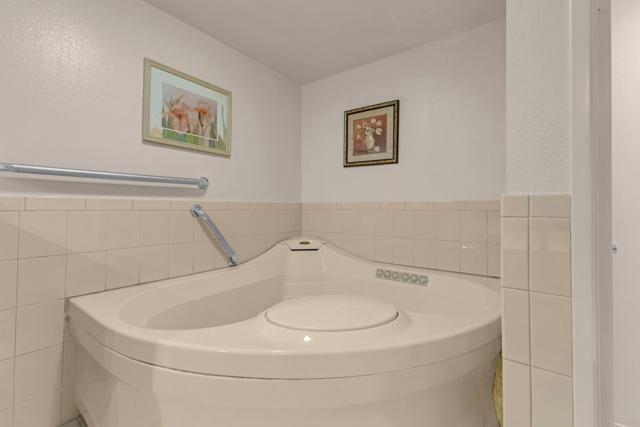 910 Island Drive #112, Rancho Mirage, CA 92270