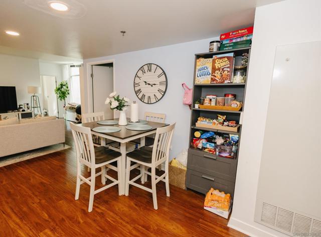 425 W Beech St, San Diego CA: https://media.crmls.org/mediaz/36c0973b-9601-4b30-89ce-dbfe5470cb56.jpg