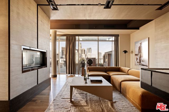 1155 S Grand Avenue, Los Angeles CA: https://media.crmls.org/mediaz/36c0bbaa-4148-4483-b122-97bfa25912ae.jpg