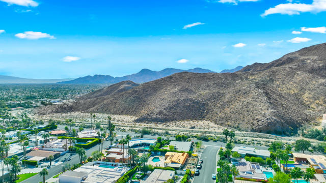 71521 Halgar Road, Rancho Mirage CA: https://media.crmls.org/mediaz/36c1077a-66e8-4ab5-9ee0-bebf7b3bcf39.jpg