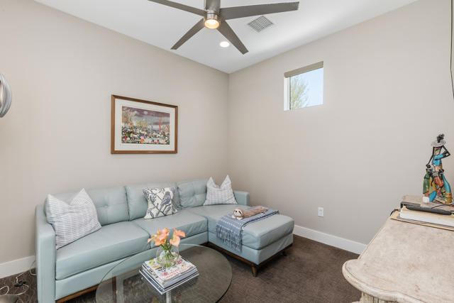 Image 10 of 29 For 21 Emerald Court