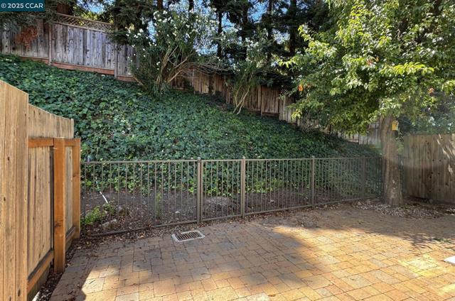 407 Tampico, Walnut Creek CA: https://media.crmls.org/mediaz/36c11a11-eb6f-4554-abf3-6490d8ce0d08.jpg