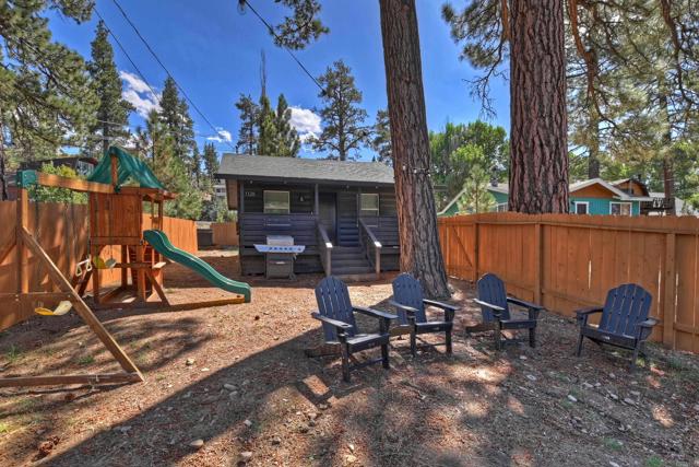 1128 E Country Club Blvd, Big Bear City CA: https://media.crmls.org/mediaz/36c131b1-1802-4429-b74c-e2682aa238a3.jpg