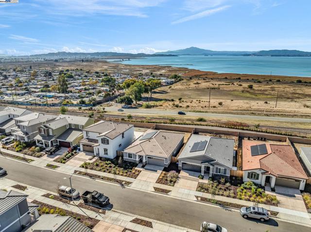 4171 Markovich Ct, Richmond CA: https://media.crmls.org/mediaz/36c1397b-3659-4126-83d3-d29ad3fb0fd6.jpg