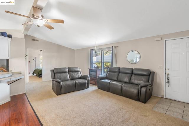 16711 Marsh Creek Rd, Clayton CA: https://media.crmls.org/mediaz/36c14020-b4f7-4c1b-9ac3-596d98512165.jpg