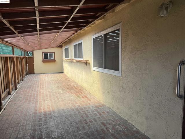20145 Royal Avenue, Hayward CA: https://media.crmls.org/mediaz/36c1588b-3ce7-4681-997e-3bc82f413543.jpg