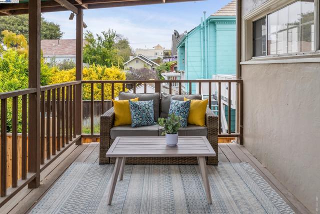 545 Central Ave, Alameda CA: https://media.crmls.org/mediaz/36c1c921-d39f-4307-9b9b-e60c83fafa75.jpg
