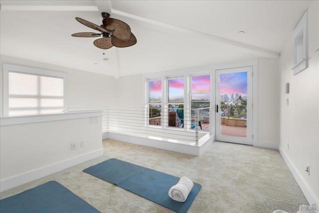 411 Orange Ave, Coronado CA: https://media.crmls.org/mediaz/36c3af61-1e1d-4a74-854d-48b535654133.jpg