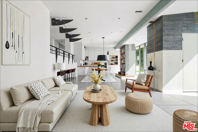 2442 Green View Place, Los Angeles CA: https://media.crmls.org/mediaz/36c47aa6-3189-4658-99c6-1ac57d3d23ee.jpg