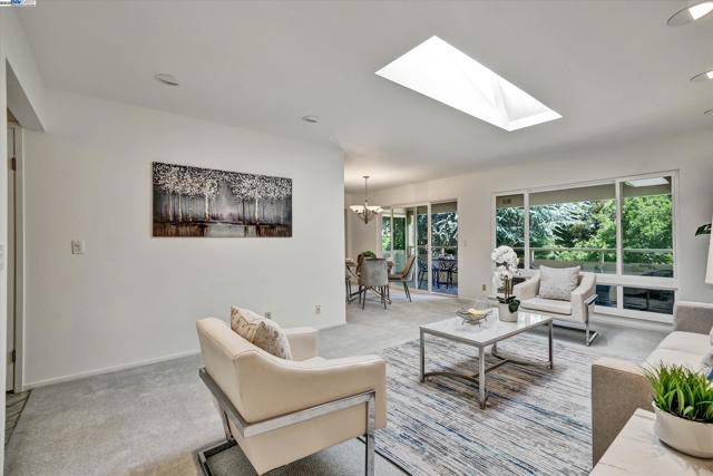 2841 Ptarmigan Dr, Walnut Creek CA: https://media.crmls.org/mediaz/36c572b4-7062-486c-bf77-9c229f0a38c8.jpg