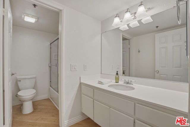 675 Oak Run Trail, Oak Park CA: https://media.crmls.org/mediaz/36c5a0a3-4858-49f7-862c-c72cc8558597.jpg