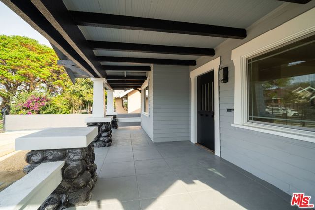 1050 W 48th Street, Los Angeles CA: https://media.crmls.org/mediaz/36c5bbd9-3ef0-499c-8daa-5c125049d13e.jpg