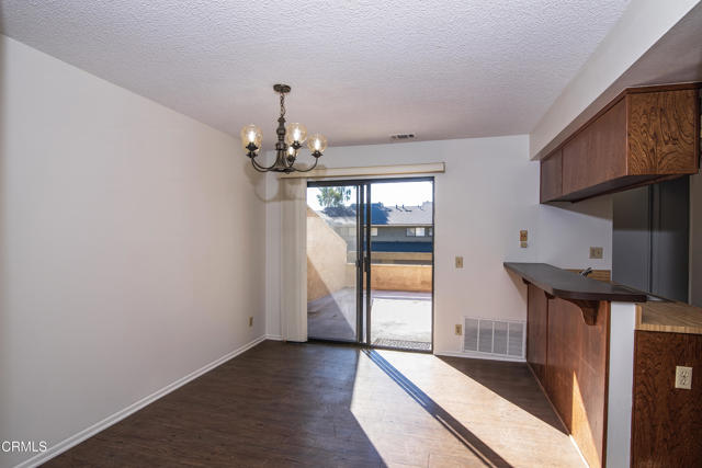 Detail Gallery Image 11 of 17 For 307 Oakwood St, Ventura,  CA 93001 - 2 Beds | 1/1 Baths