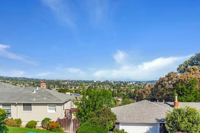 347 Rolling Hills Avenue, San Mateo CA: https://media.crmls.org/mediaz/36c7cac5-fa5b-41c8-98fb-56141232853d.jpg