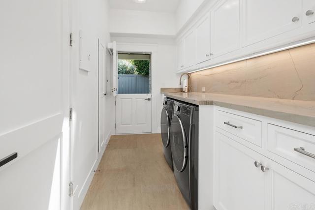 Detail Gallery Image 19 of 30 For 555 Amphitheatre, Del Mar,  CA 92014 - 4 Beds | 3/1 Baths