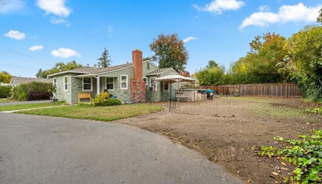 2262 Louis Road, Palo Alto CA: https://media.crmls.org/mediaz/36c893ba-8ec1-4d38-89bb-5f6e3406ae3a.jpg