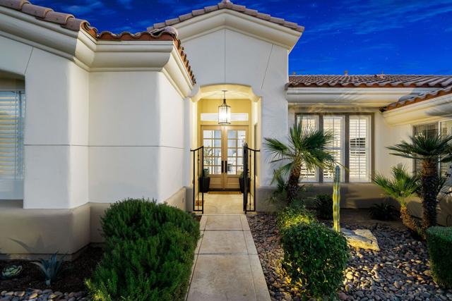 33 Calle La Reina, Rancho Mirage CA: https://media.crmls.org/mediaz/36c929d5-7897-44a5-b0a8-d50d3914f704.jpg