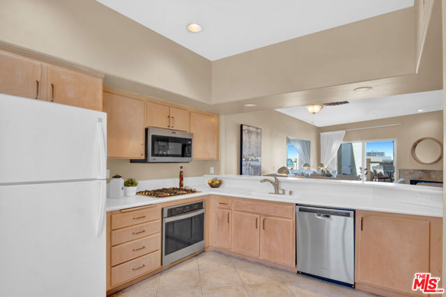 200 Pacific Coast Highway, Huntington Beach CA: https://media.crmls.org/mediaz/36c950fc-de36-4d39-bbd0-1b02925bf384.jpg
