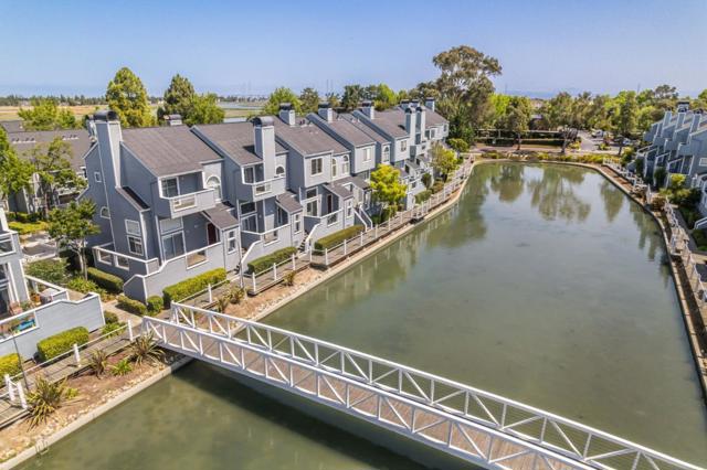 830 Portwalk Place, Redwood City CA: https://media.crmls.org/mediaz/36c96a95-29a2-4b27-a2ff-dccd0262e68e.jpg