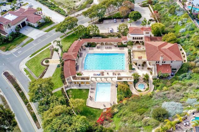 993 Hawthorne Creek Dr, Chula Vista CA: https://media.crmls.org/mediaz/36c9bb1c-0c09-41a2-a930-165c4eee48b6.jpg