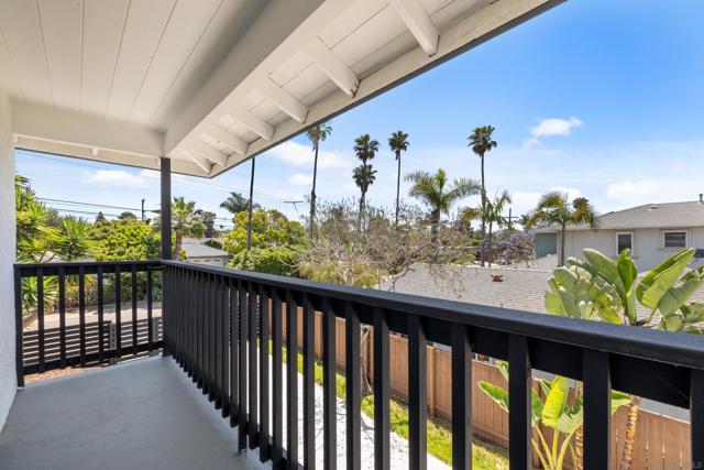 2537 Davis Ave, Carlsbad CA: https://media.crmls.org/mediaz/36c9ec6f-5e7e-46ac-91bf-b4dc197651f2.jpg