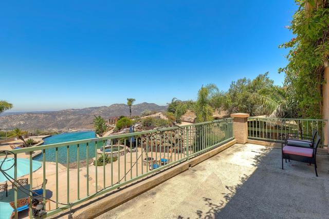 15068 Creek Hills Rd, El Cajon CA: https://media.crmls.org/mediaz/36ca18bc-cba1-4924-a6b1-fab65a59f86a.jpg