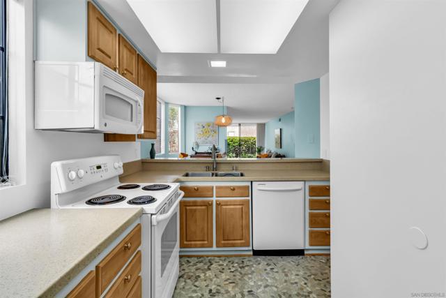 3130 Avenida de Portugal 101, San Diego CA: https://media.crmls.org/mediaz/36cb1b08-8252-4841-83f4-28c79ea81f4c.jpg