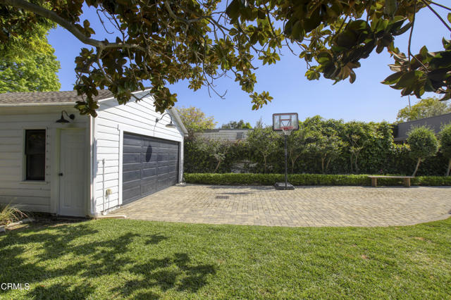 662 S El Molino Avenue, Pasadena CA: https://media.crmls.org/mediaz/36cbb012-7a17-4af9-b137-0bbc0ef300e7.jpg