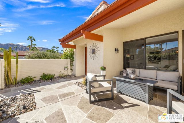1095 S La Verne Way, Palm Springs CA: https://media.crmls.org/mediaz/36cbe530-bc46-46bb-b2a9-ad8adc975010.jpg