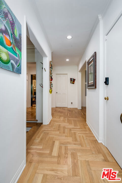13109 Valley Vista Boulevard, Studio City CA: https://media.crmls.org/mediaz/36cc8b8f-e66f-4ca2-89c6-01dd16ac8a88.jpg