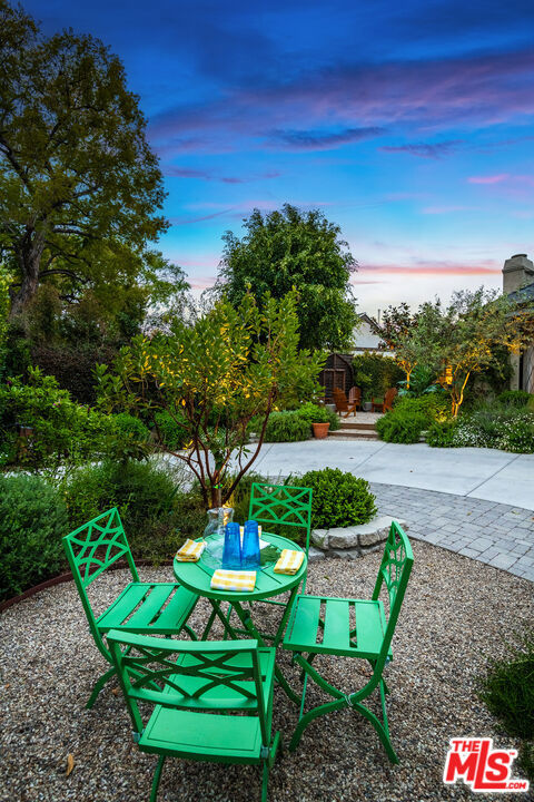 13109 Valley Vista Boulevard, Studio City CA: https://media.crmls.org/mediaz/36cceeb1-3cc8-4c50-a5e0-7771df239560.jpg