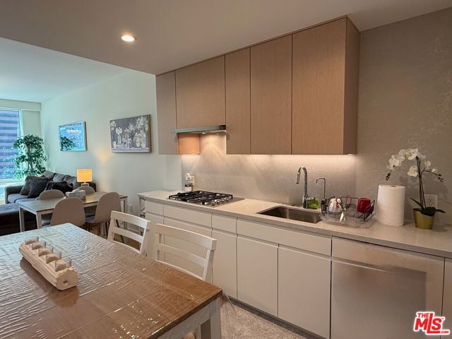 877 Francisco Street, Los Angeles CA: https://media.crmls.org/mediaz/36cee3f7-a22e-4dac-8163-0f821301bc5e.jpg