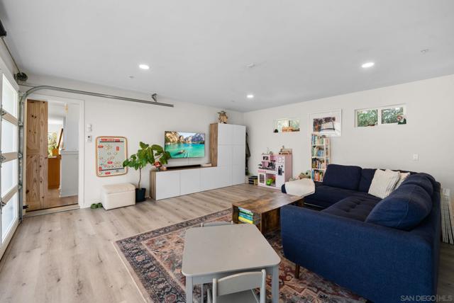4865 39th Street, San Diego CA: https://media.crmls.org/mediaz/36cf193f-d9dd-43ef-be66-848aaa13383b.jpg