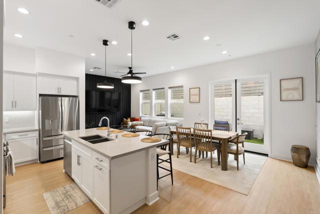 Detail Gallery Image 4 of 24 For 7661 University Ave #103,  La Mesa,  CA 91942 - 3 Beds | 2/1 Baths