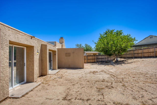 8588 Taft Court, Yucca Valley CA: https://media.crmls.org/mediaz/36cf9e20-0b49-4cf4-9768-4eb274ab779e.jpg