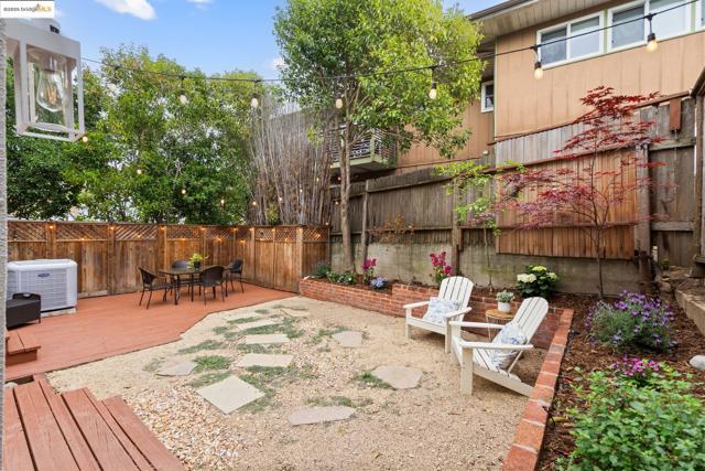 1006 Glendora Ave, Oakland CA: https://media.crmls.org/mediaz/36cfe097-156d-4a04-bb19-d4b215a811e8.jpg