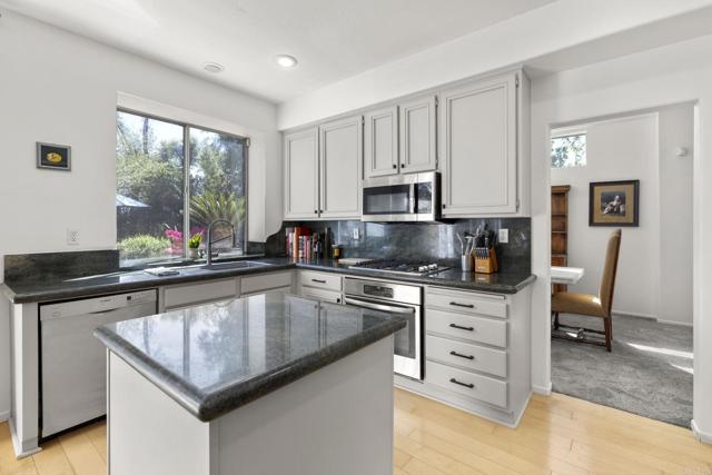 Detail Gallery Image 19 of 45 For 32147 Corte Florecita, Temecula,  CA 92592 - 5 Beds | 3 Baths