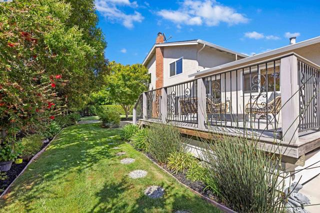 2632 Campeche Ct, San Ramon CA: https://media.crmls.org/mediaz/36d0d534-4d70-4f00-9132-4a153be3f27a.jpg