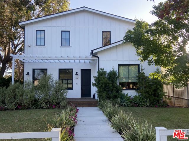 2247 Glyndon Avenue photo 1