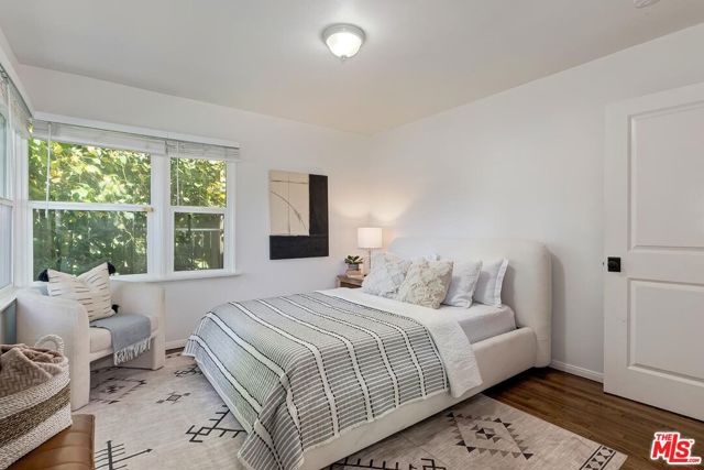 4208 Jasmine Avenue, Culver City CA: https://media.crmls.org/mediaz/36d1cadc-c0ef-429c-8374-bea5278beeac.jpg