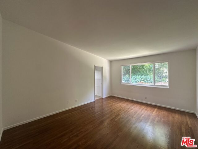 1555 San Ysidro Drive, Beverly Hills CA: https://media.crmls.org/mediaz/36d1ed6f-3bd1-4c82-a4ad-bebf2bd91b0b.jpg