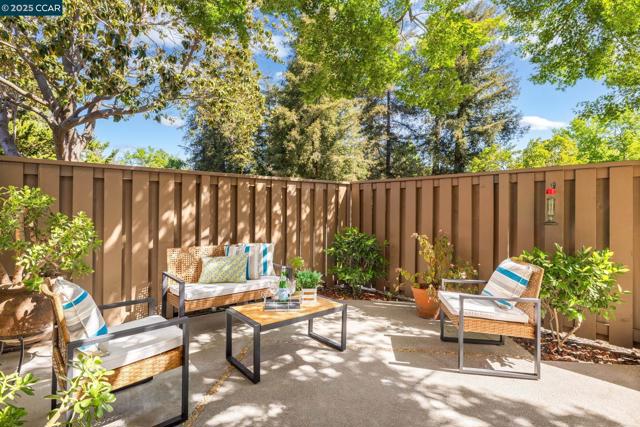 1618 Candelero Dr, Walnut Creek CA: https://media.crmls.org/mediaz/36d1f6f4-d9c5-46e3-b239-dd994821c6f3.jpg