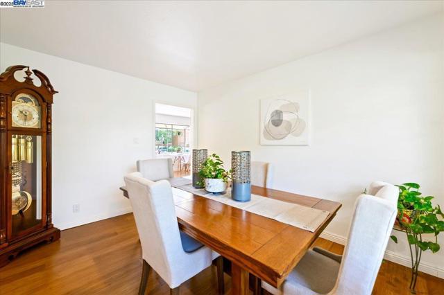 5720 San Juan Way, Pleasanton CA: https://media.crmls.org/mediaz/36d22044-20c7-4789-9e3c-6e85b6b6fba6.jpg