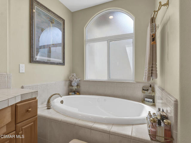 3865 Briar Ridge Court, Newbury Park CA: https://media.crmls.org/mediaz/36d280fa-2dcf-446f-bf4c-168926e9e76f.jpg